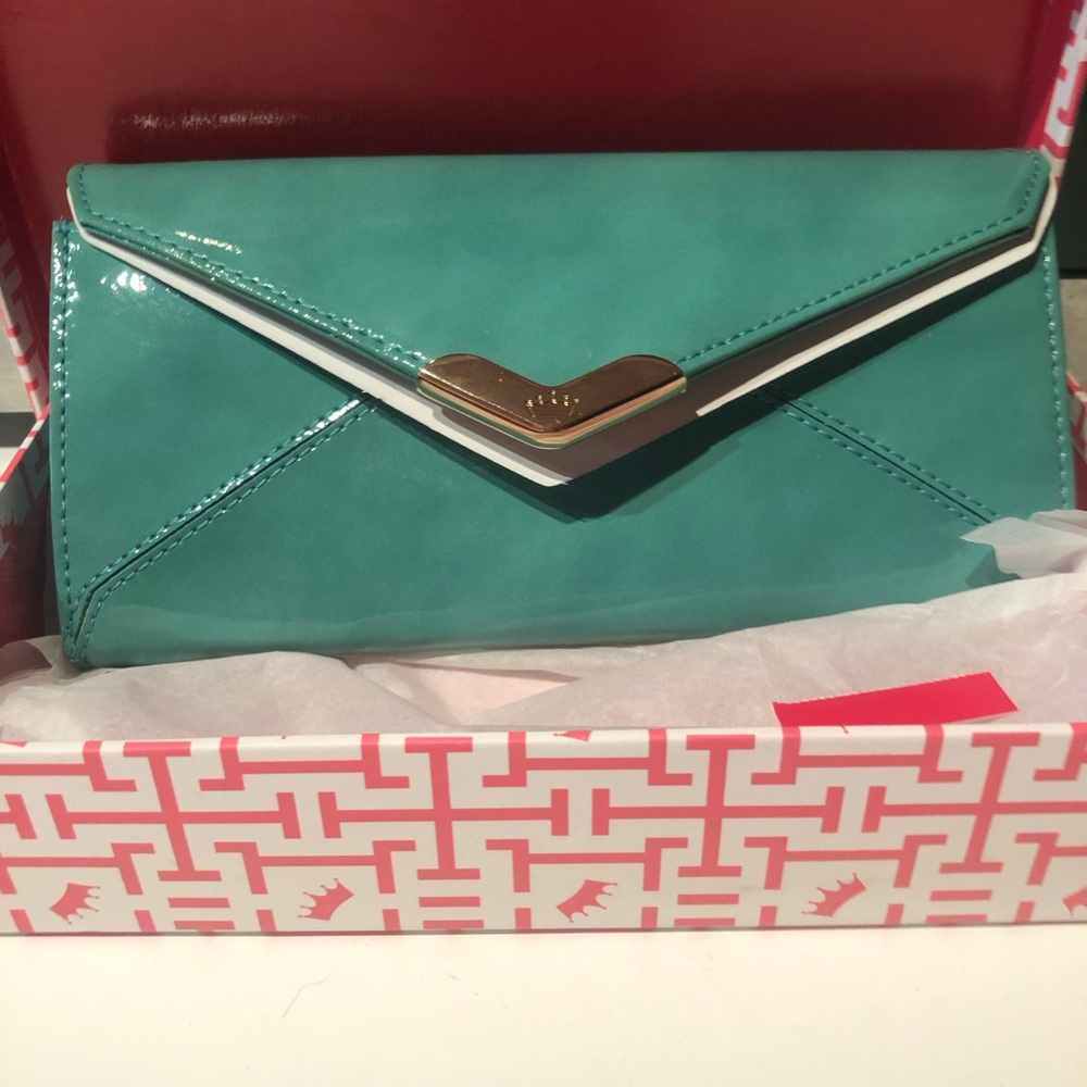 NWT in box Elegant Elaine Turner “Tiffany Blue” patent leather Clutch Wallet